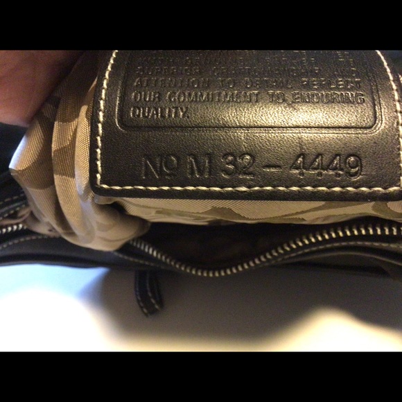 Coach Hobo Shoulder Canvas Leather Bag
Drop 9 - Picture 4 of 8